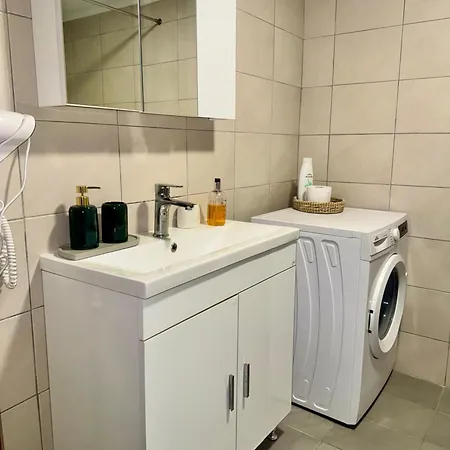 Cleopatra Apartment *